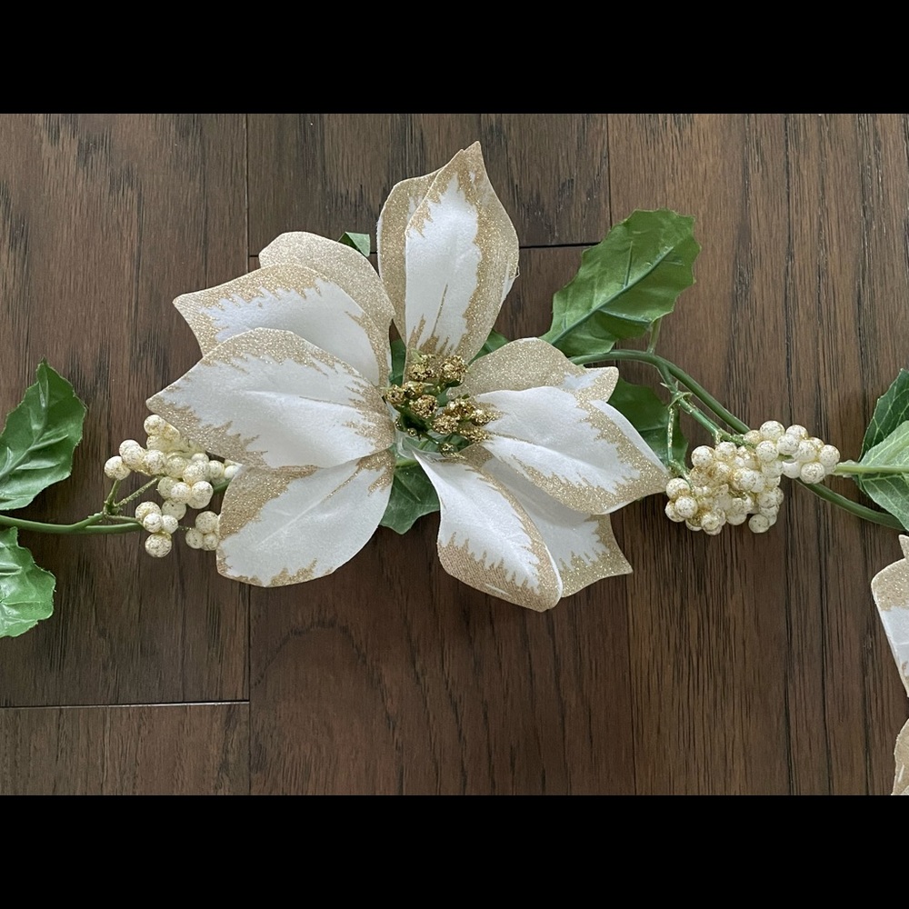 3 Strands White Poinsettia Garland